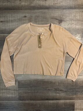 American Eagle Outfitters Light Beige Ribbed Henley Crop Long Sleeve